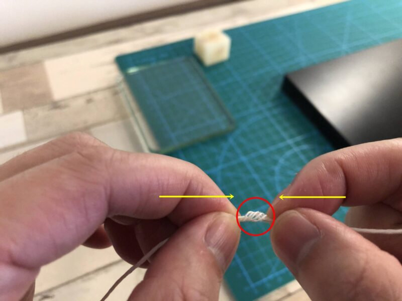 レザークラフト　糸を針にセットする方法７
