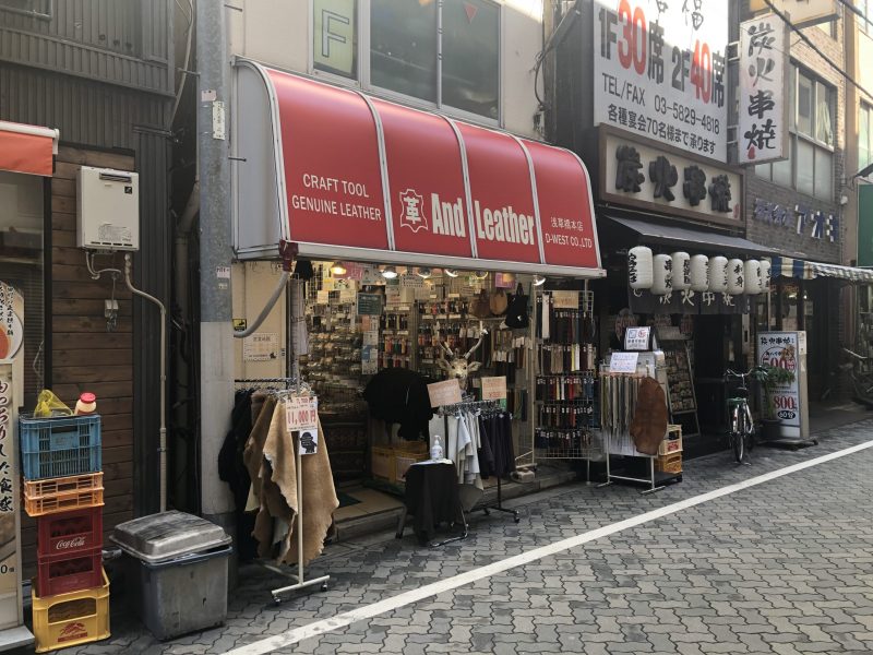 And Laether浅草橋本店の店頭