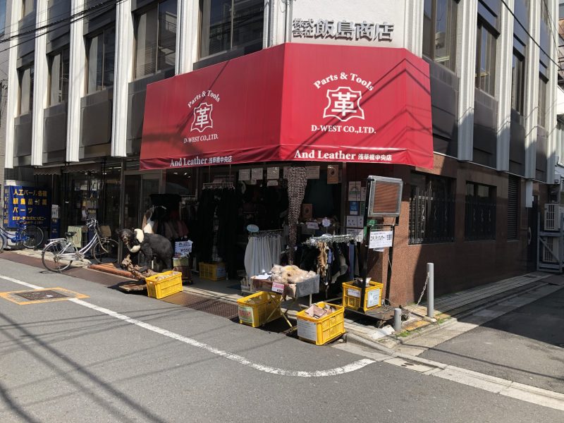 And Laether浅草橋中央店の店頭